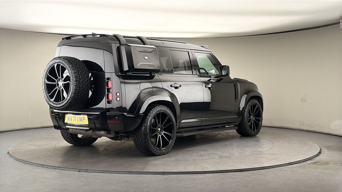 Land Rover Defender 110 Image 21