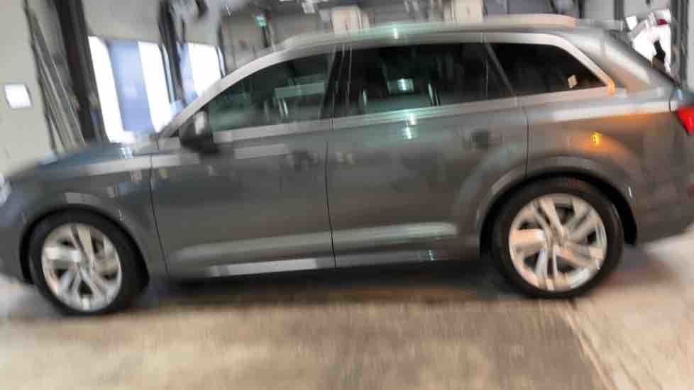 More views of Audi Q7