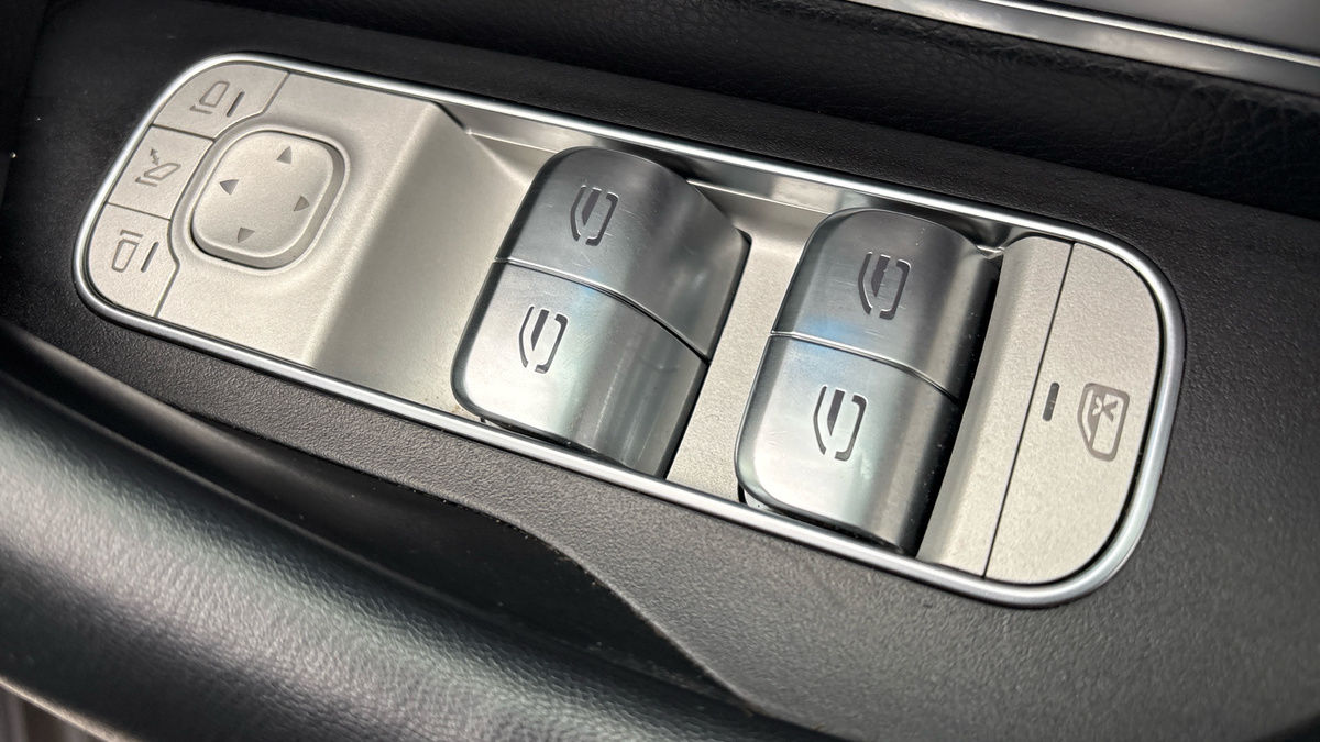 Mercedes-Benz GLE Image 28