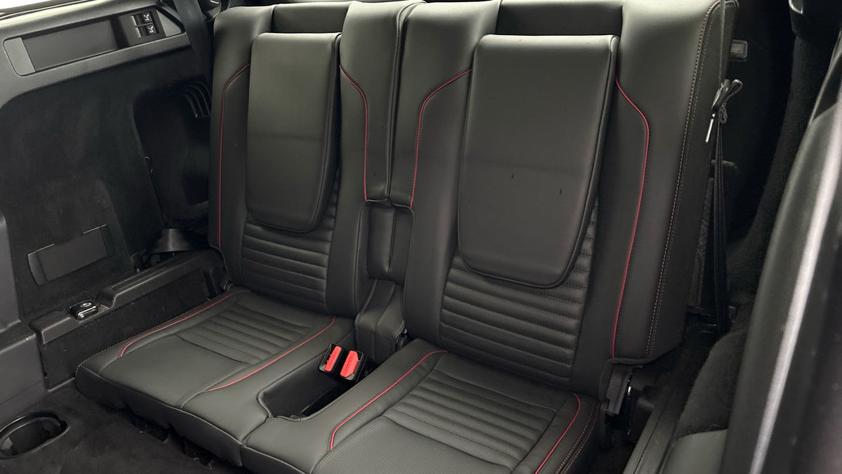 Land Rover Discovery Sport Image 25