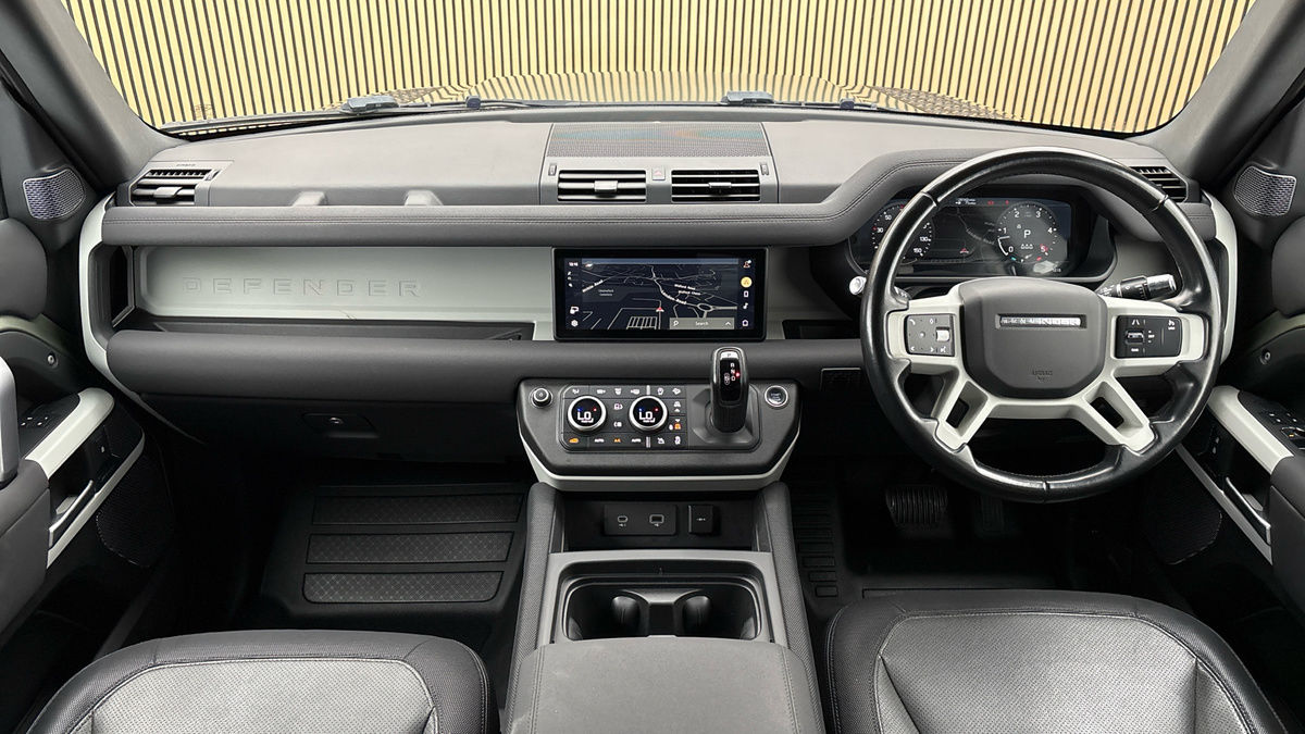 Land Rover Defender 110 Image 12