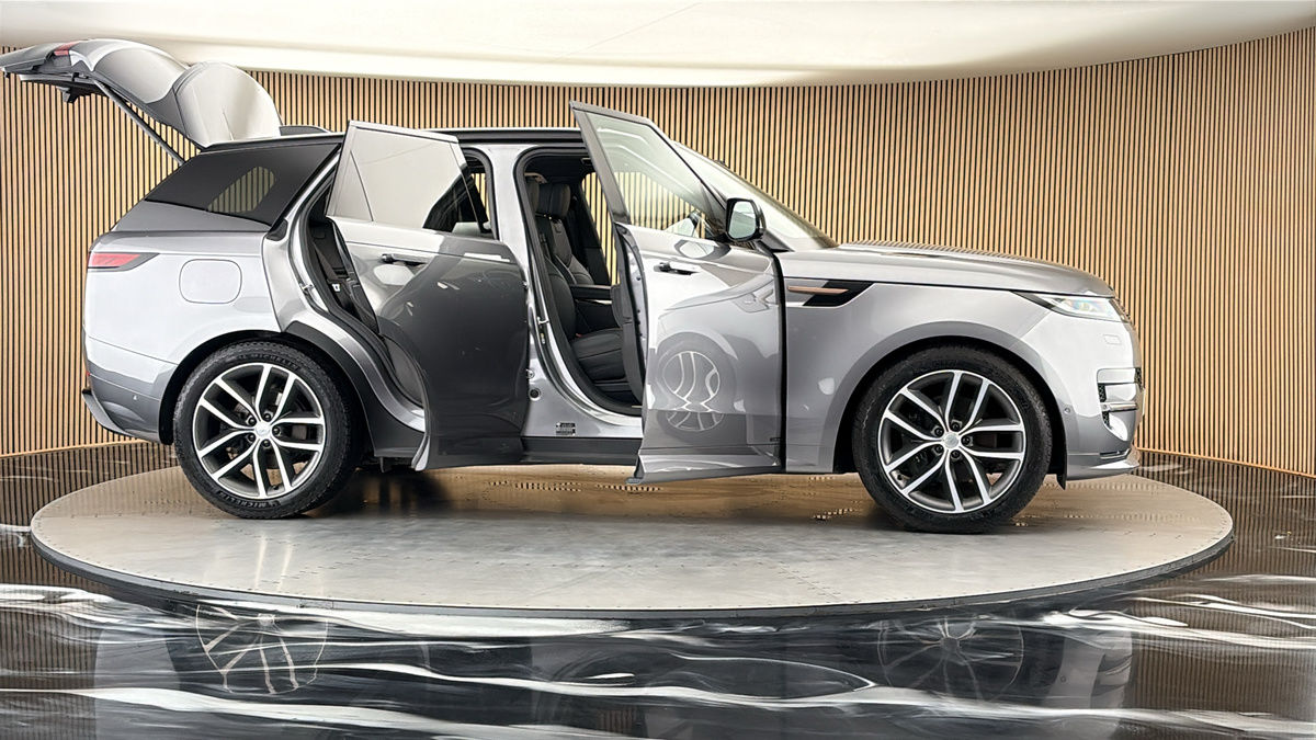 More views of Land Rover Range Rover Sport
