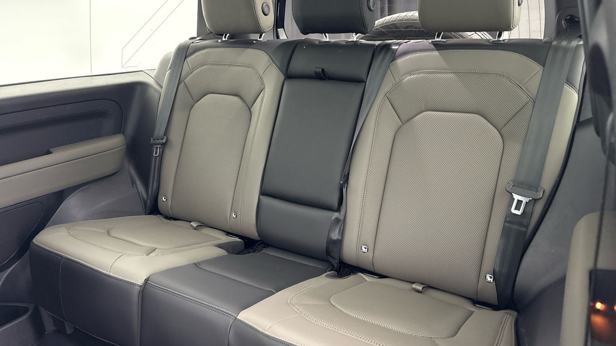 Land Rover Defender 90 Image 8