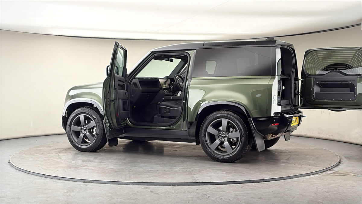 More views of Land Rover Defender 90