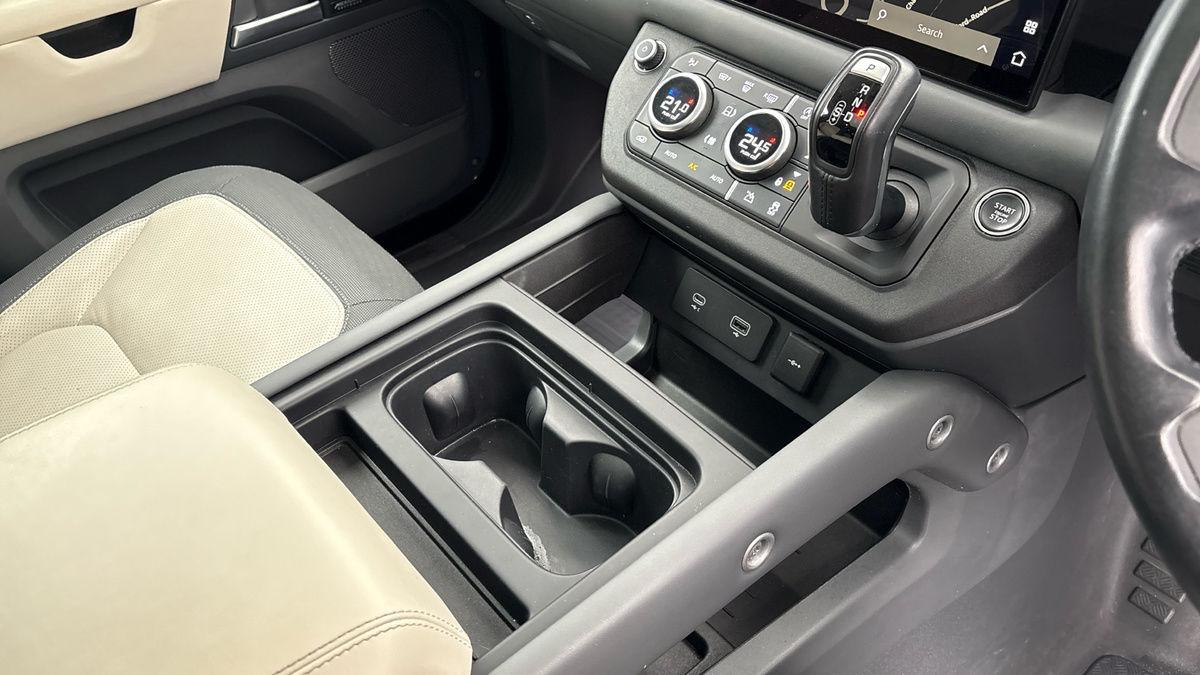 Land Rover Defender 110 Urban Image 18