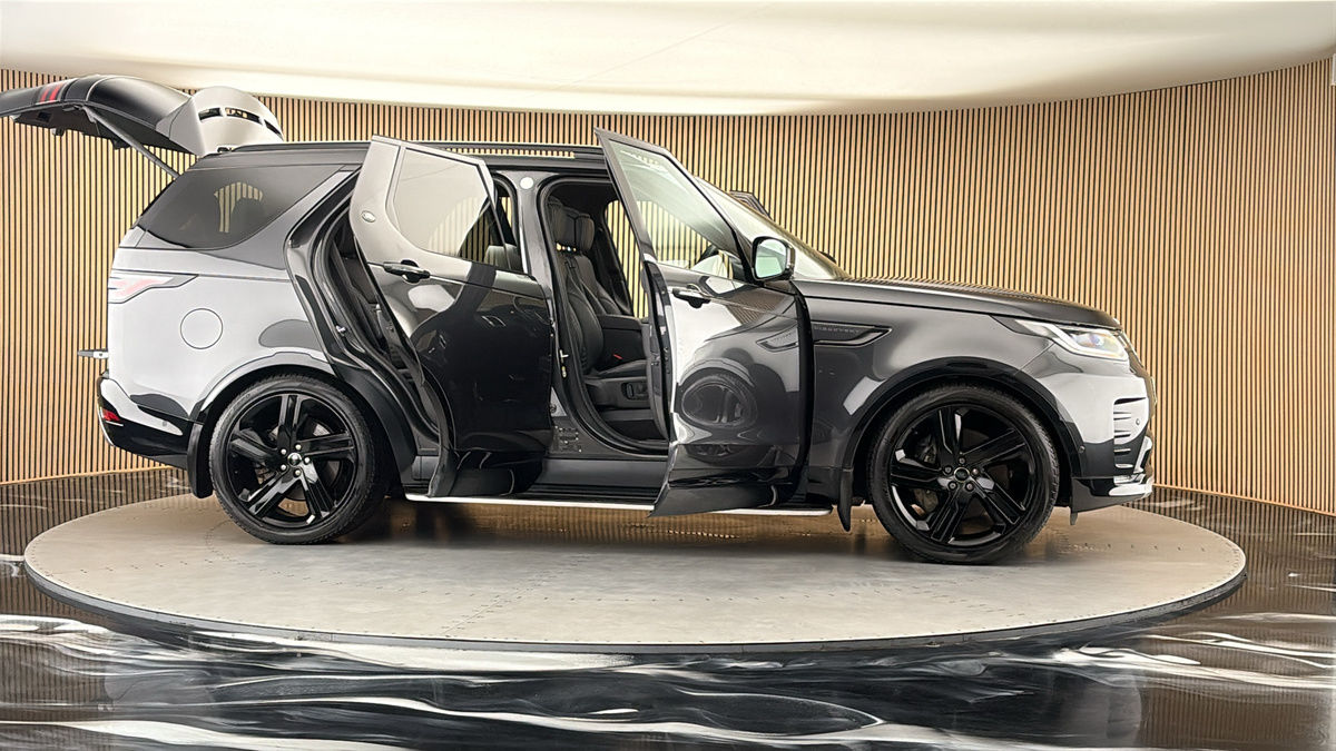More views of Land Rover Discovery
