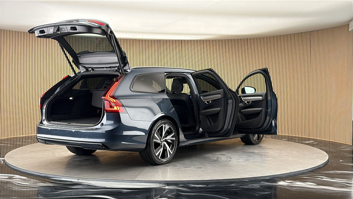 More views of Volvo V90