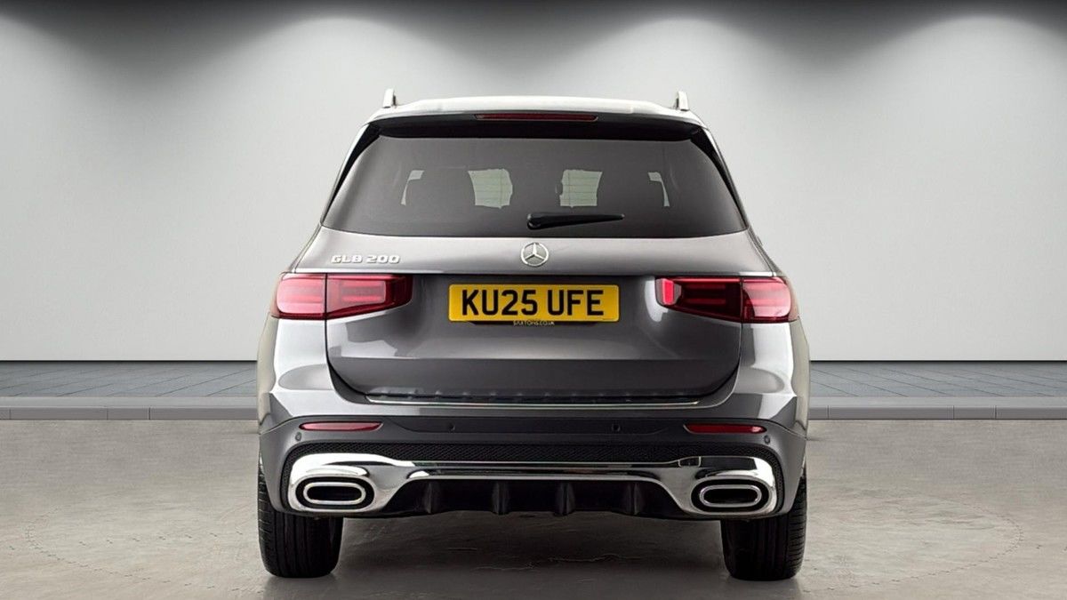 Mercedes-Benz GLB Image 4