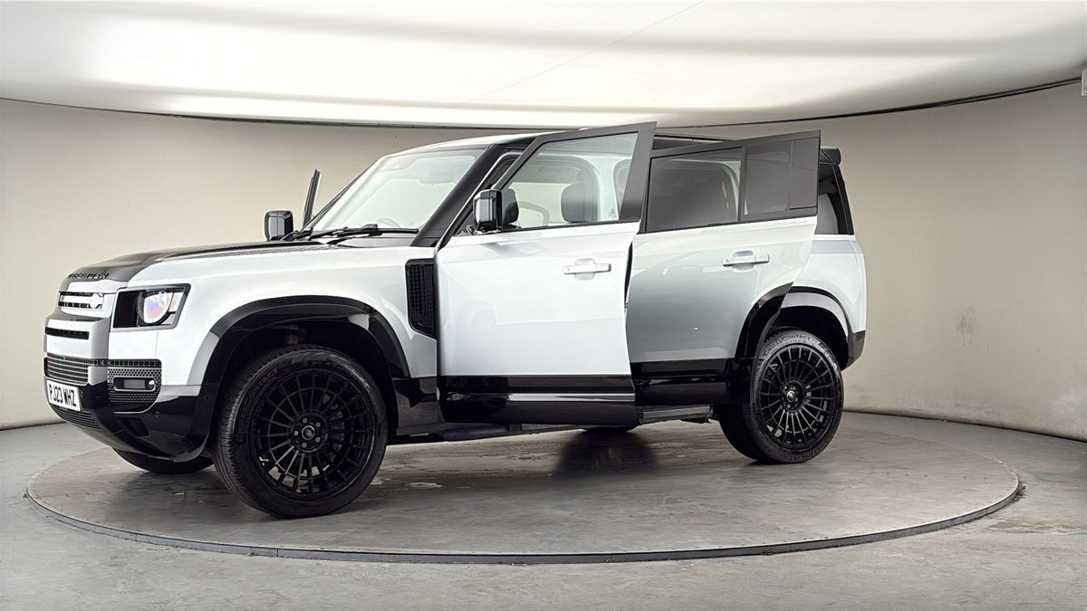 More views of Land Rover Defender 110