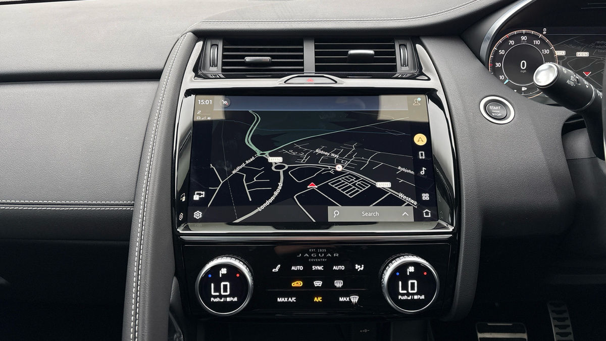 Jaguar E-PACE Image 34