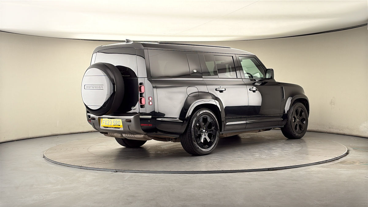Land Rover Defender 130 Image 21