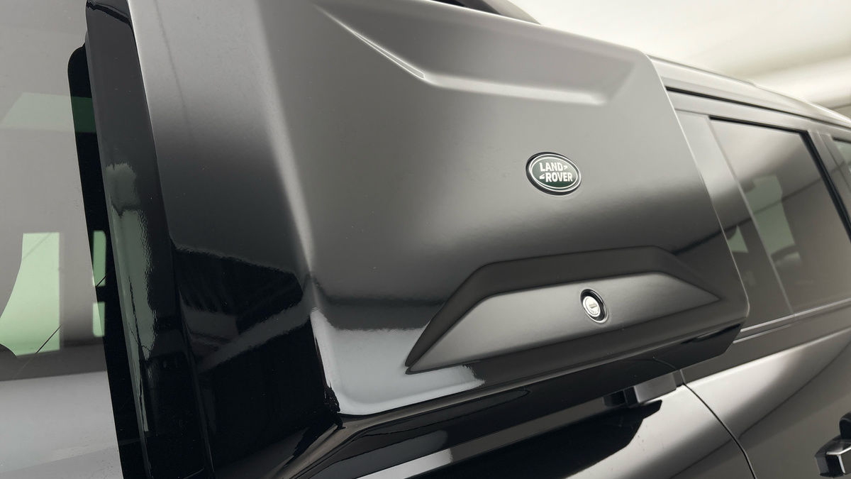 Land Rover Defender 130 Image 26