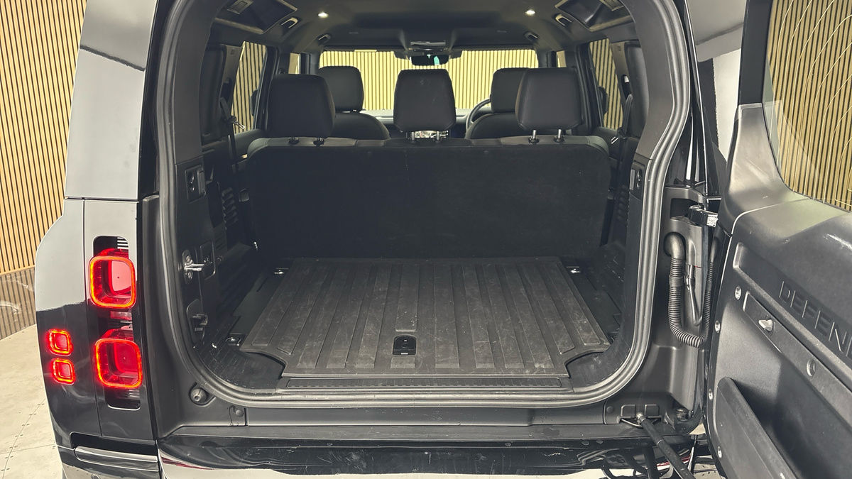 Land Rover Defender 110 Urban Image 11