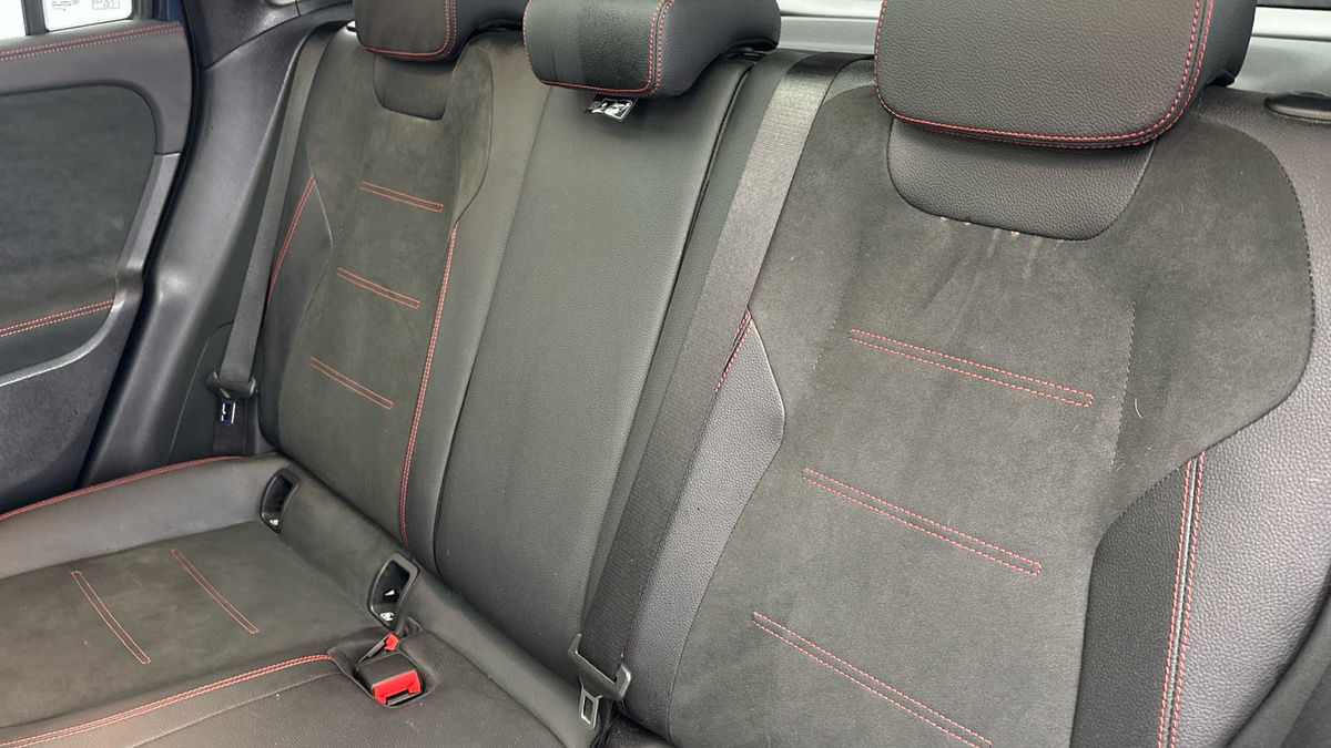 Mercedes-Benz GLA Image 8