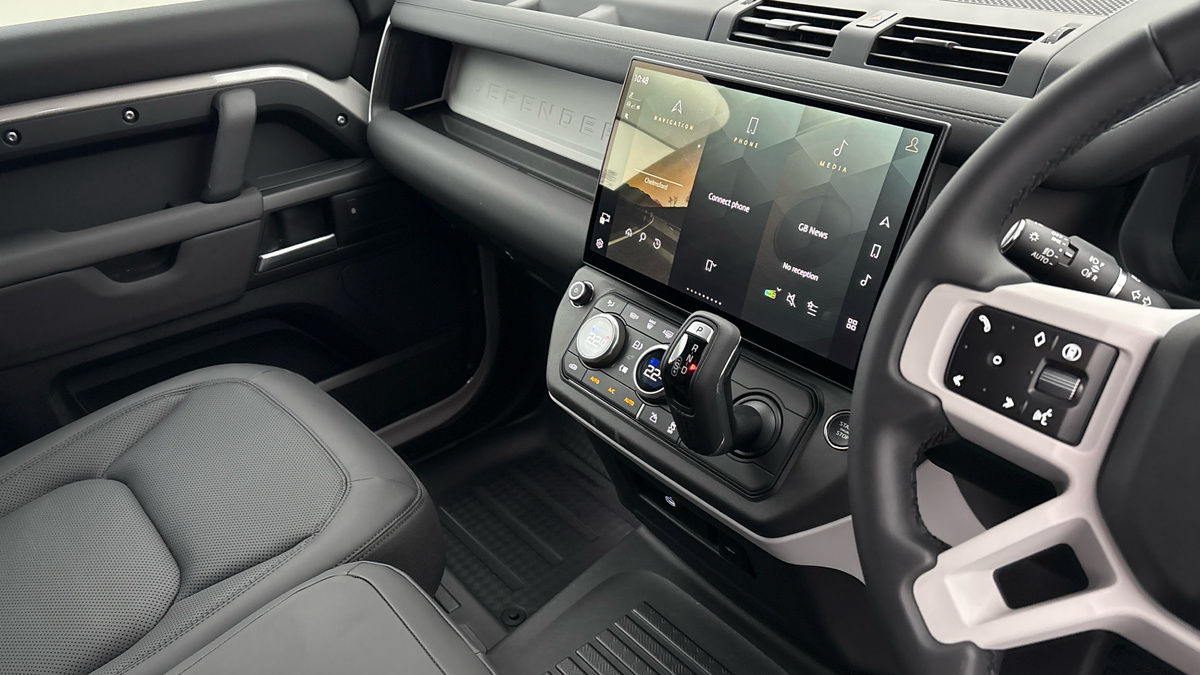 Land Rover Defender 110 Urban Image 18