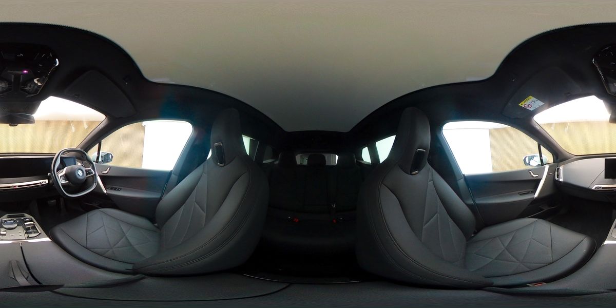 More views of BMW iX