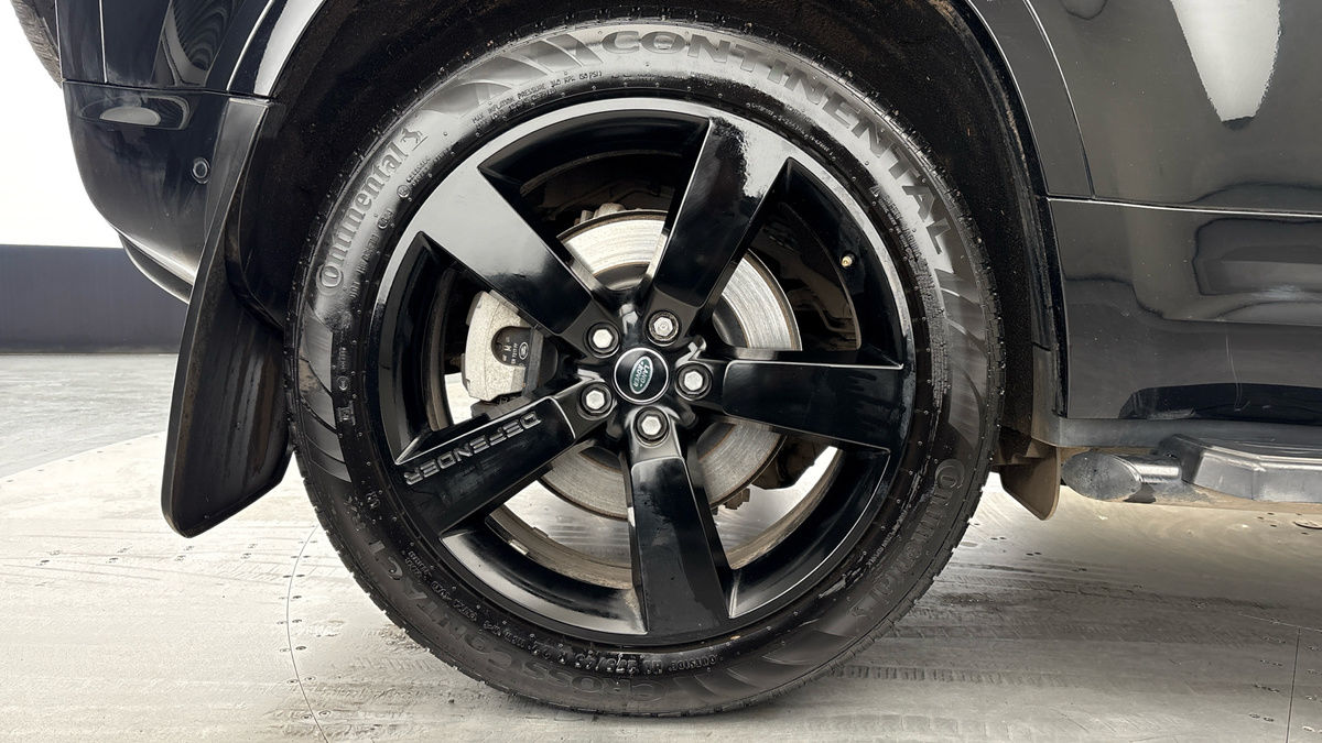 Land Rover Defender 110 Image 10