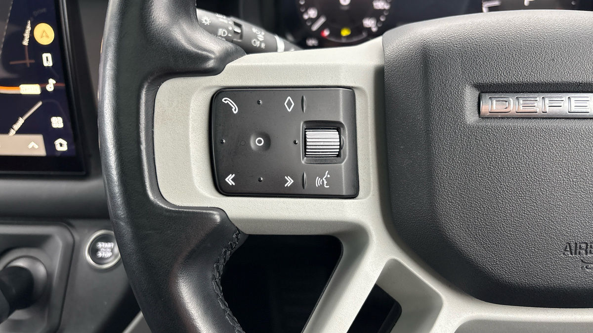 Land Rover Defender 110 Image 13