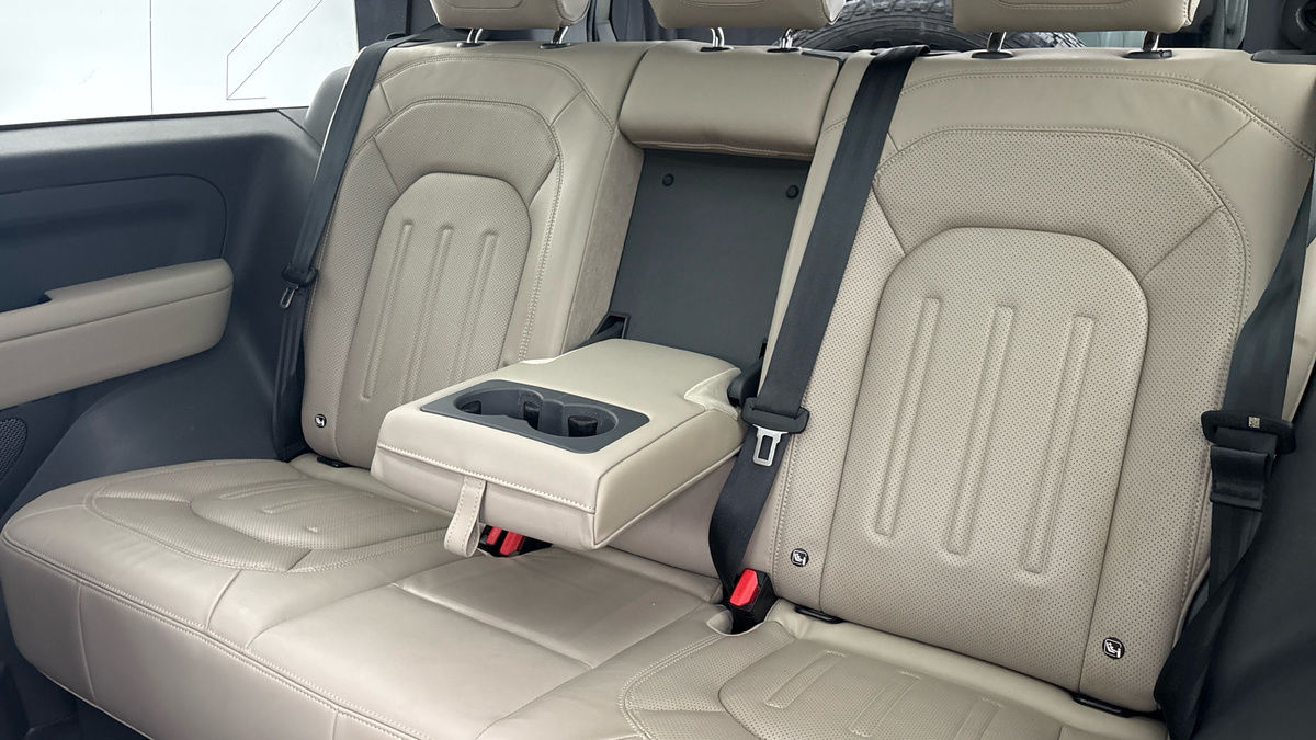Land Rover Defender 90 Image 9