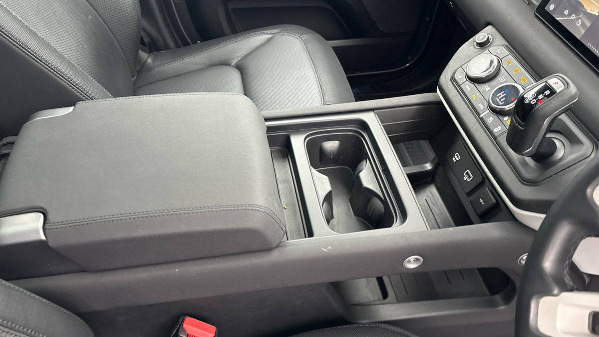 Land Rover Defender 110 Image 18