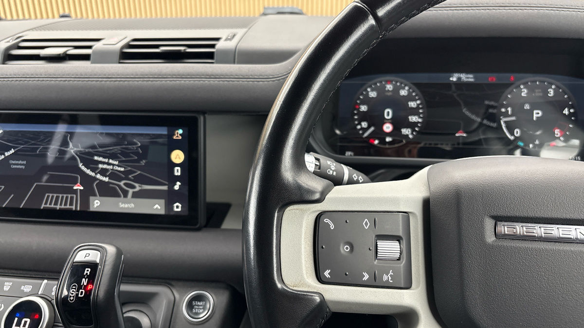Land Rover Defender 110 Image 13