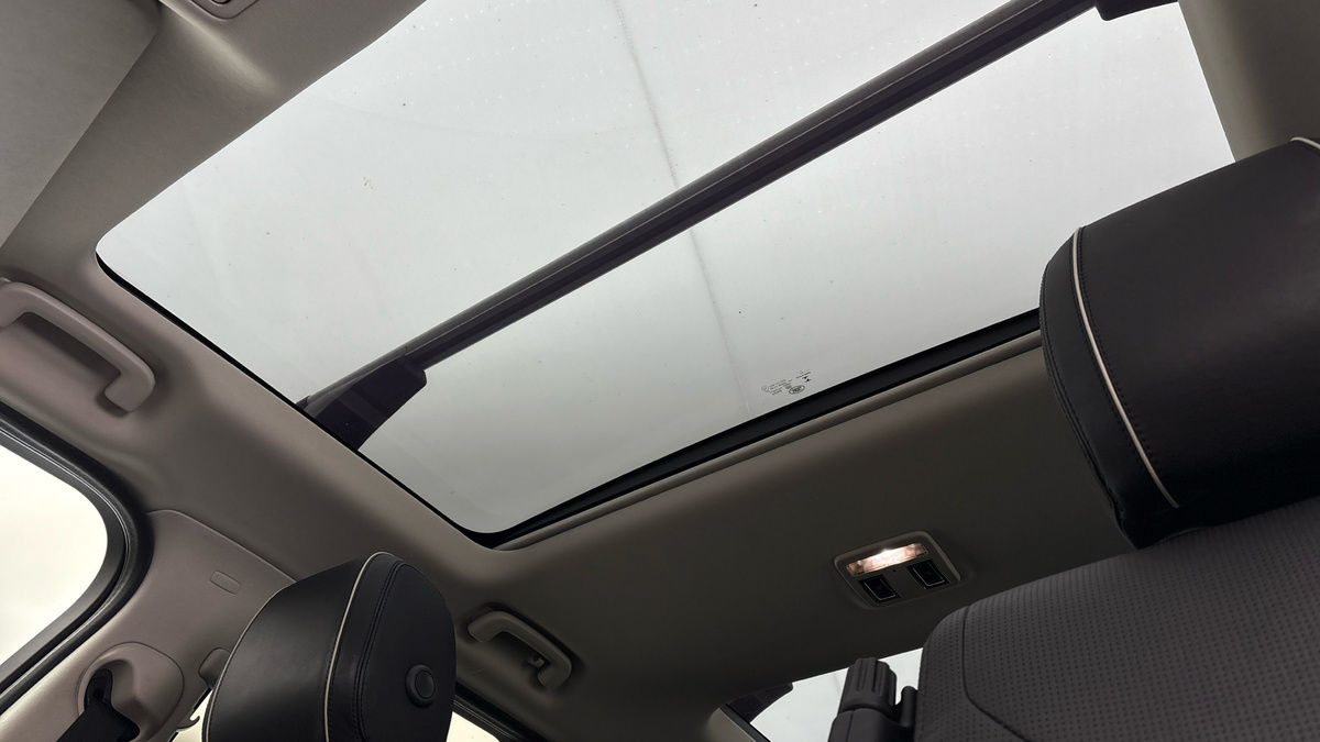 Land Rover Discovery Image 6