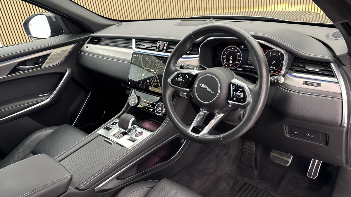 Jaguar F-PACE Image 5