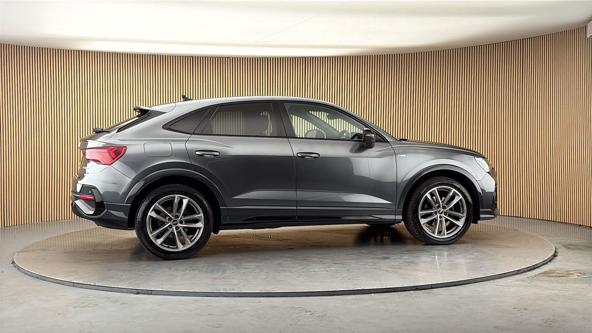 More views of Audi Q3