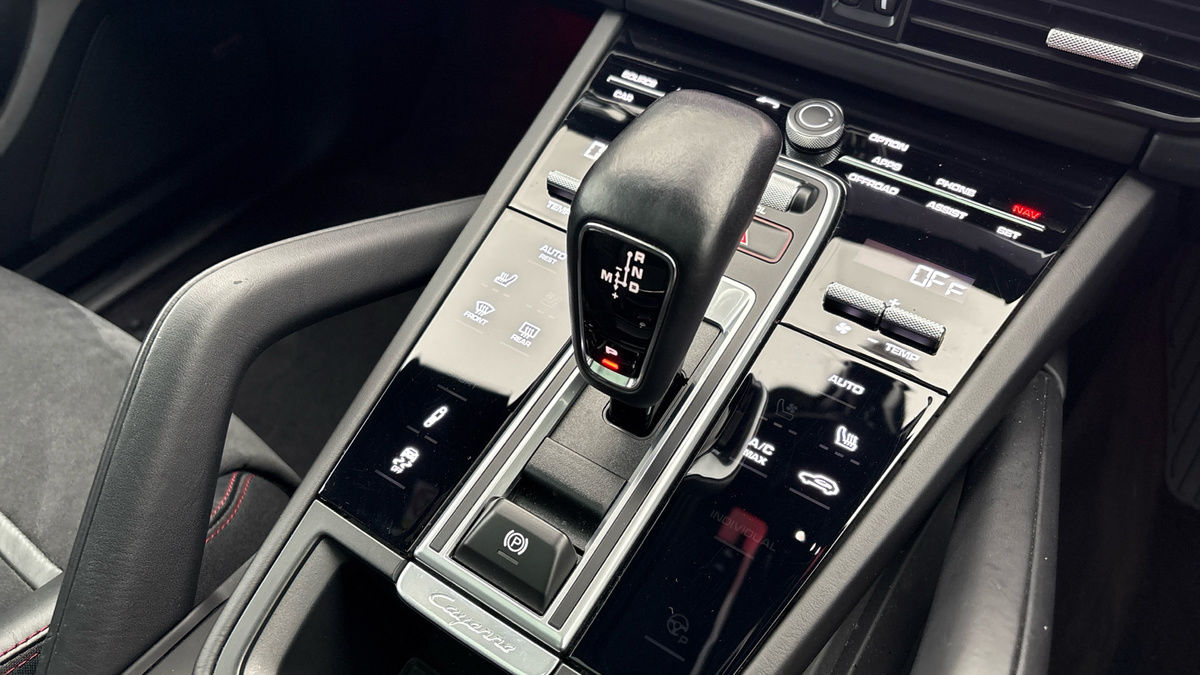 Porsche Cayenne Image 26
