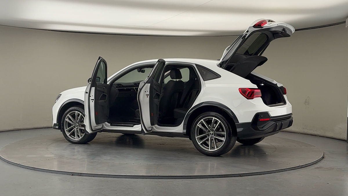 More views of Audi Q3