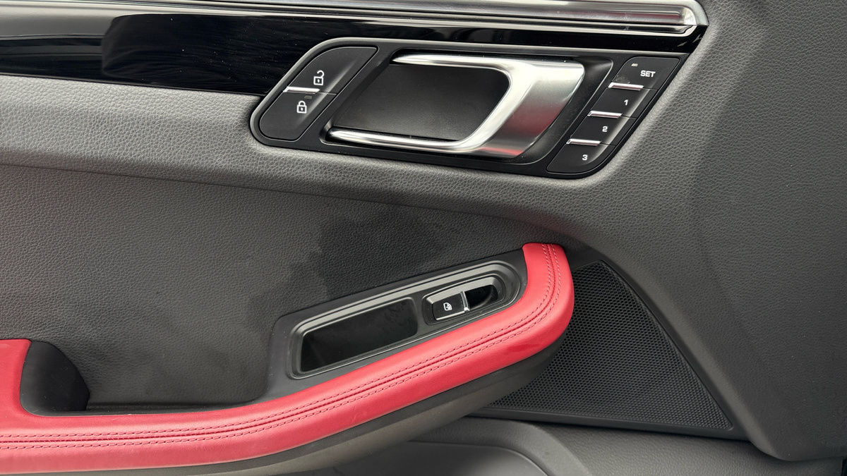 Porsche Macan Image 19