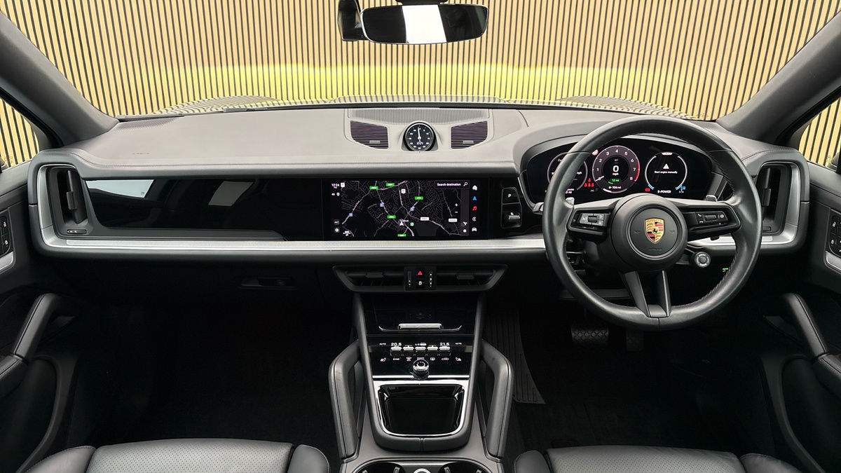 Porsche Cayenne Image 12