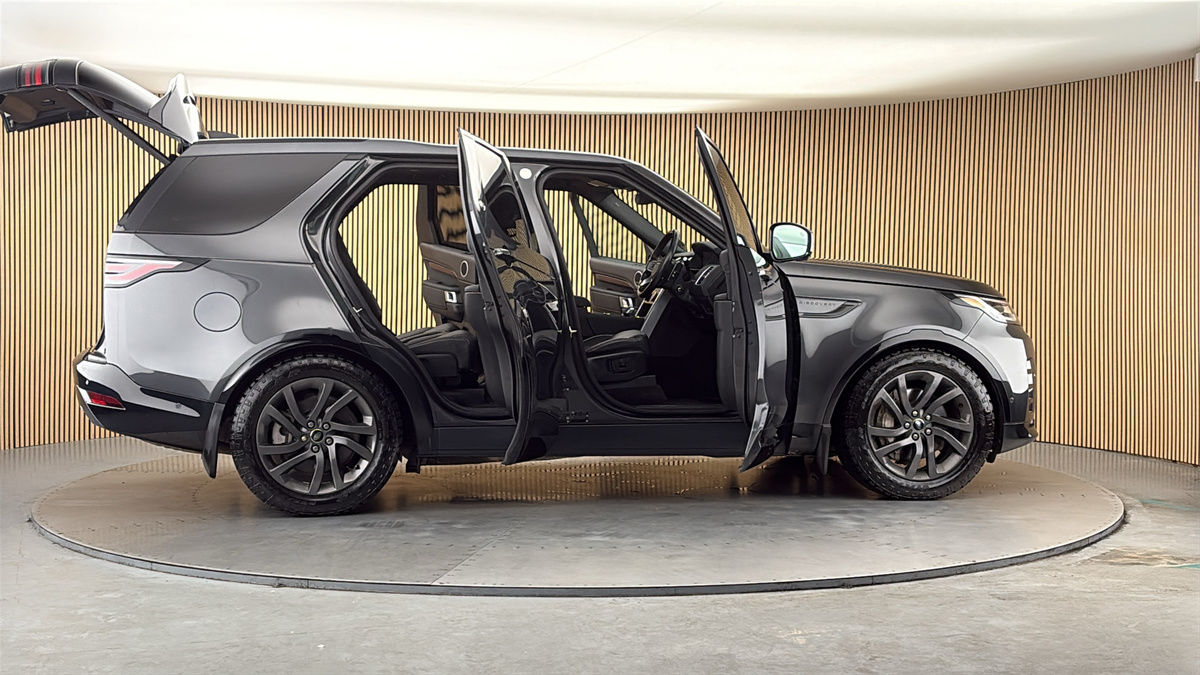 More views of Land Rover Discovery