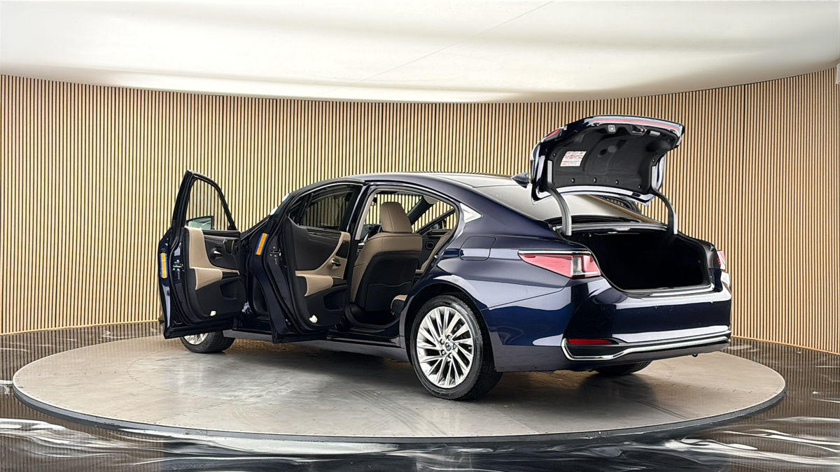 More views of Lexus ES