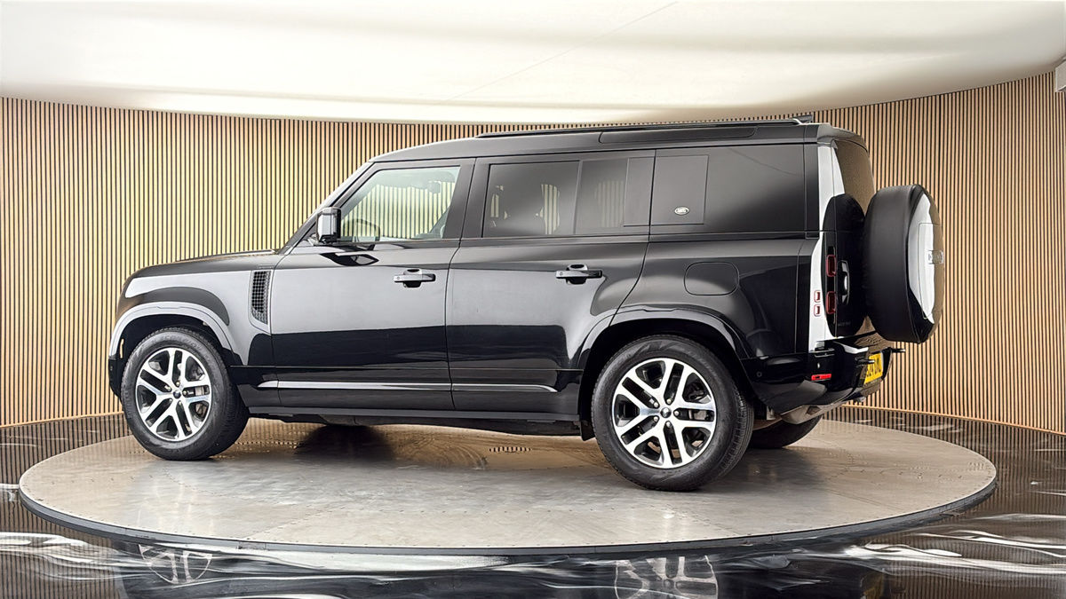 More views of Land Rover Defender 110