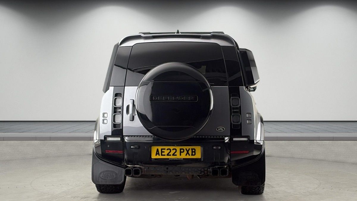 Land Rover Defender 110 Image 4