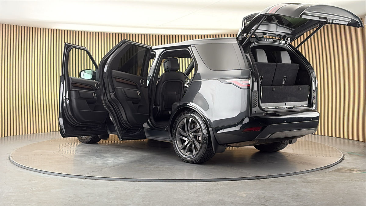 More views of Land Rover Discovery