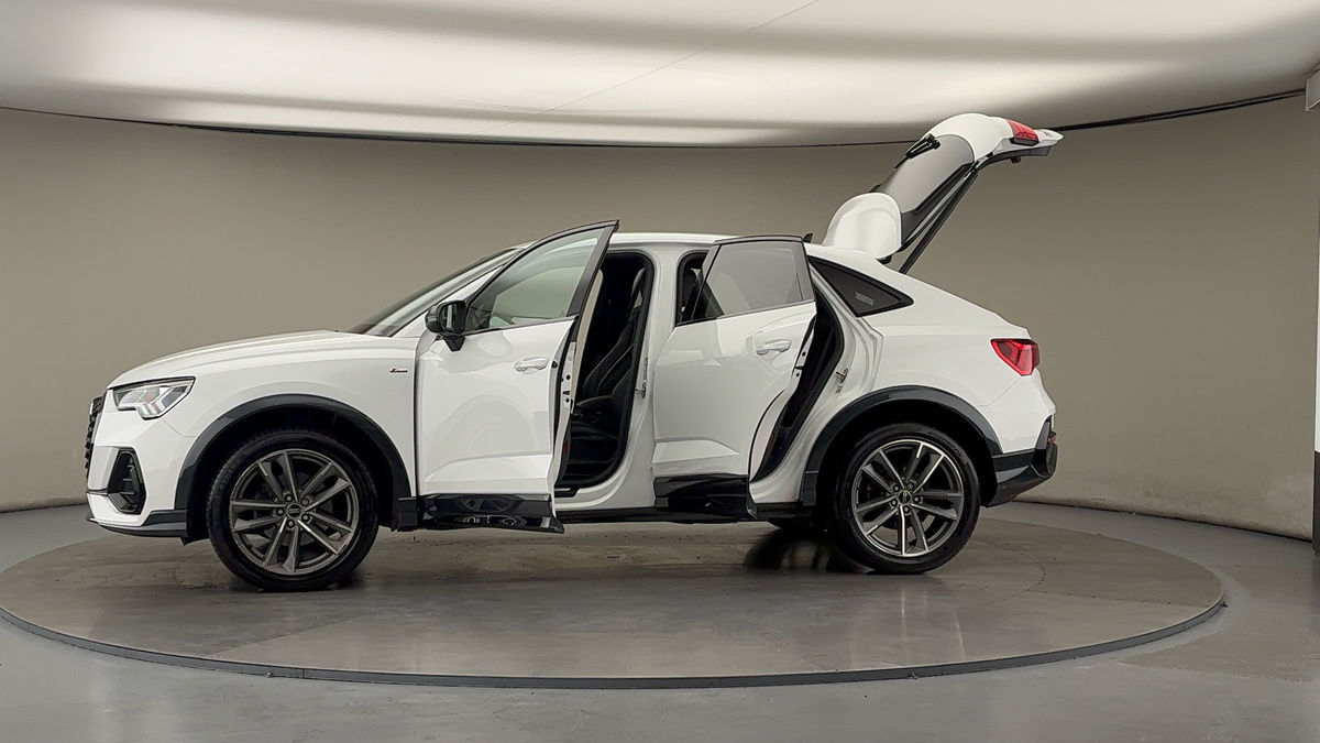 More views of Audi Q3