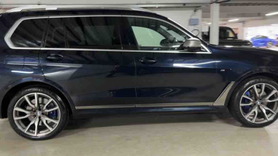 More views of BMW X7