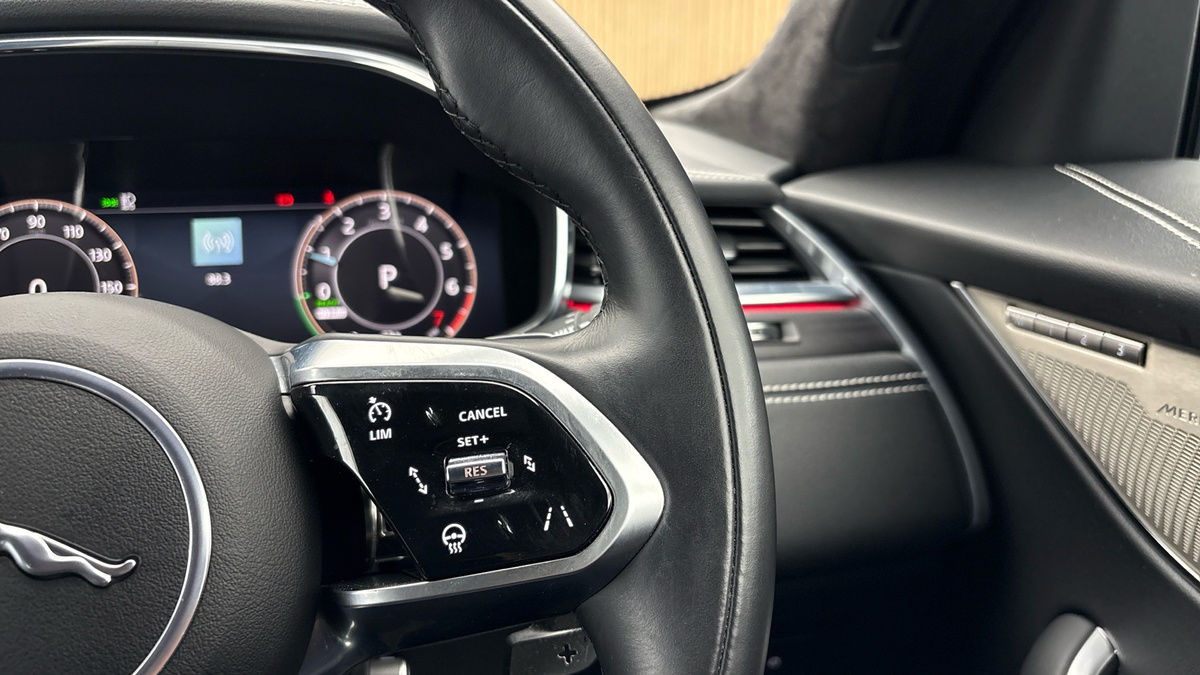Jaguar F-PACE Image 14