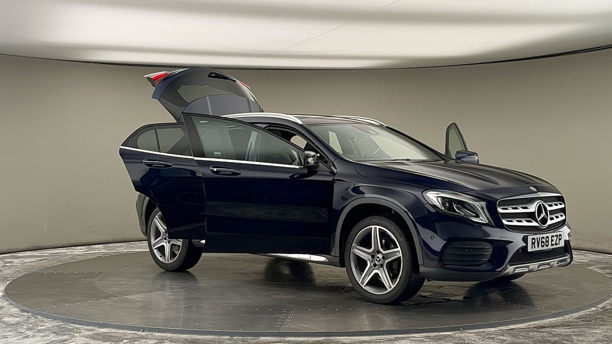 More views of Mercedes-Benz GLA