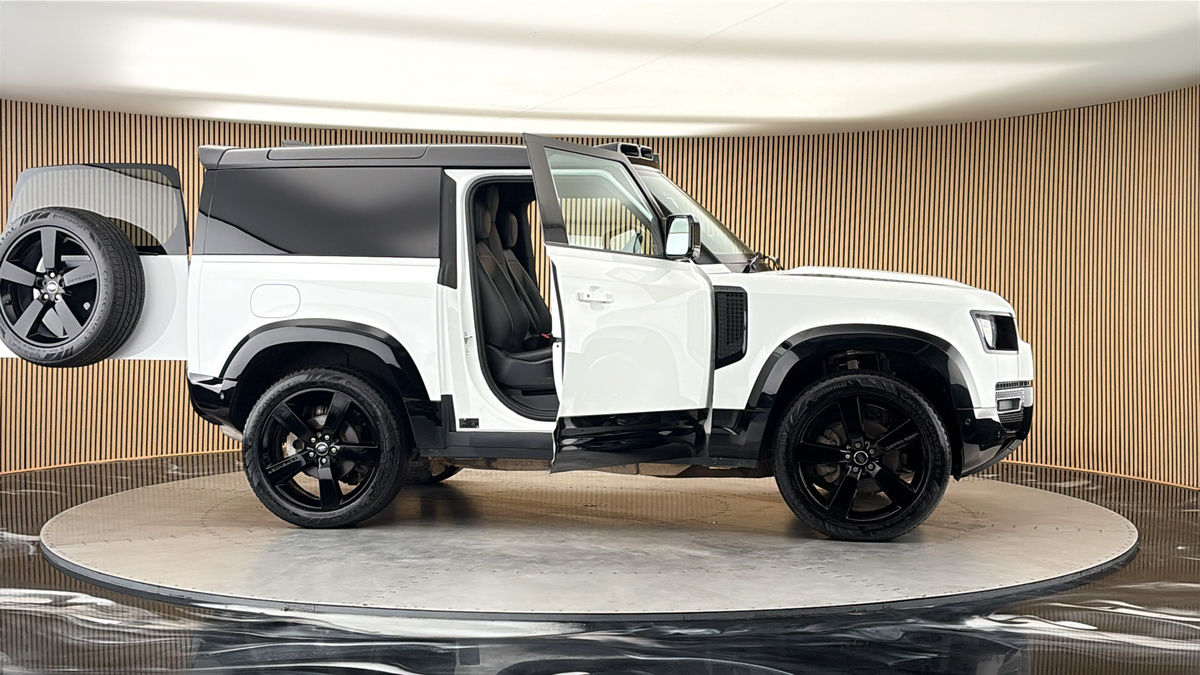 More views of Land Rover Defender 90