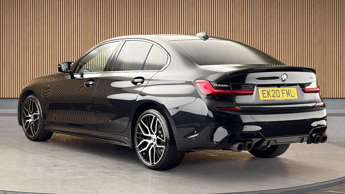 BMW 3 Series Image 2
