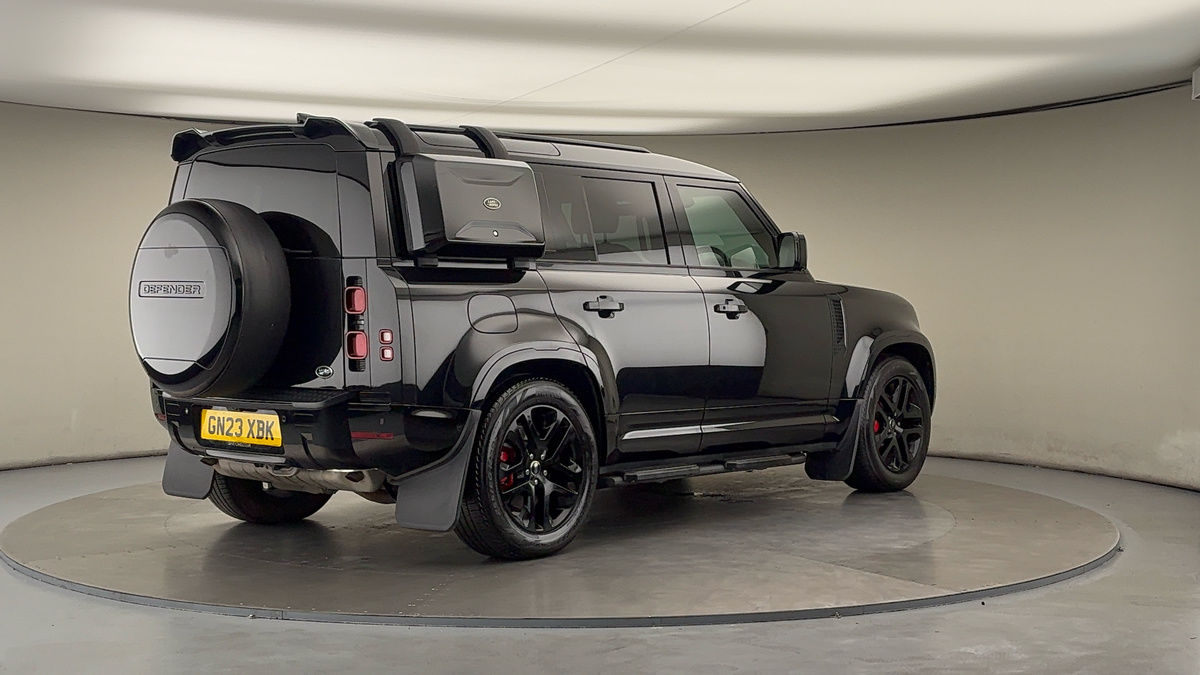 Land Rover Defender 110 Image 21