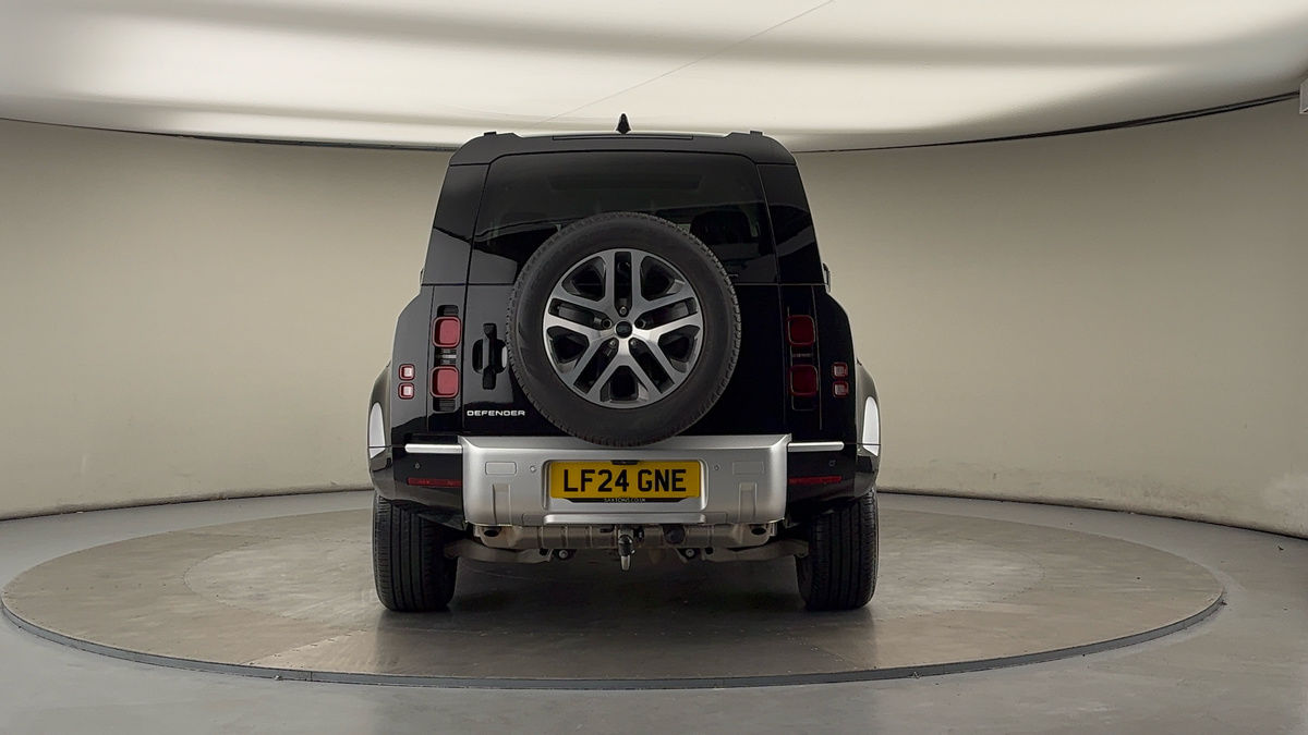 Land Rover Defender 110 Image 4