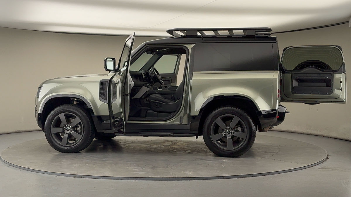 More views of Land Rover Defender 90