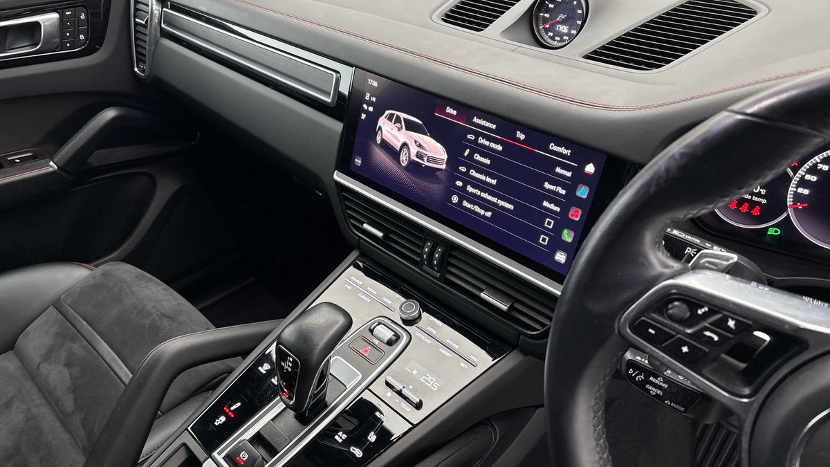 Porsche Cayenne Image 18