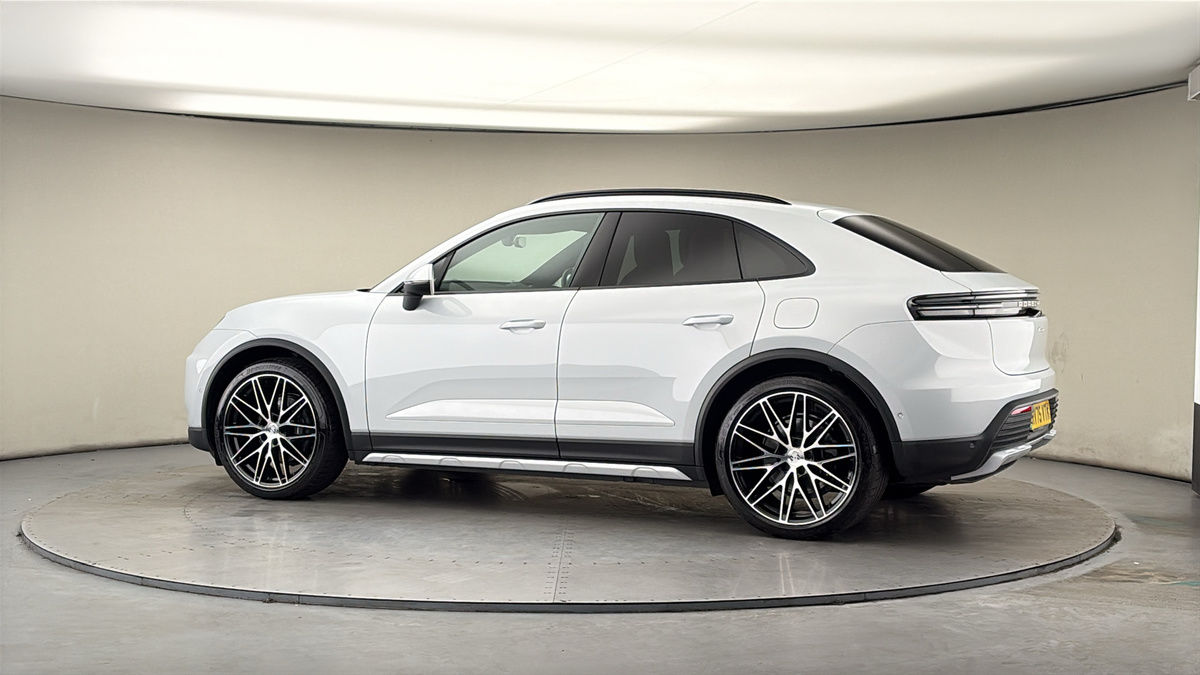 More views of Porsche Macan