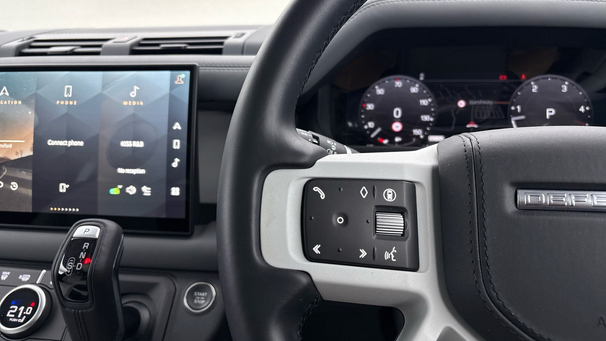 Land Rover Defender 90 Image 13