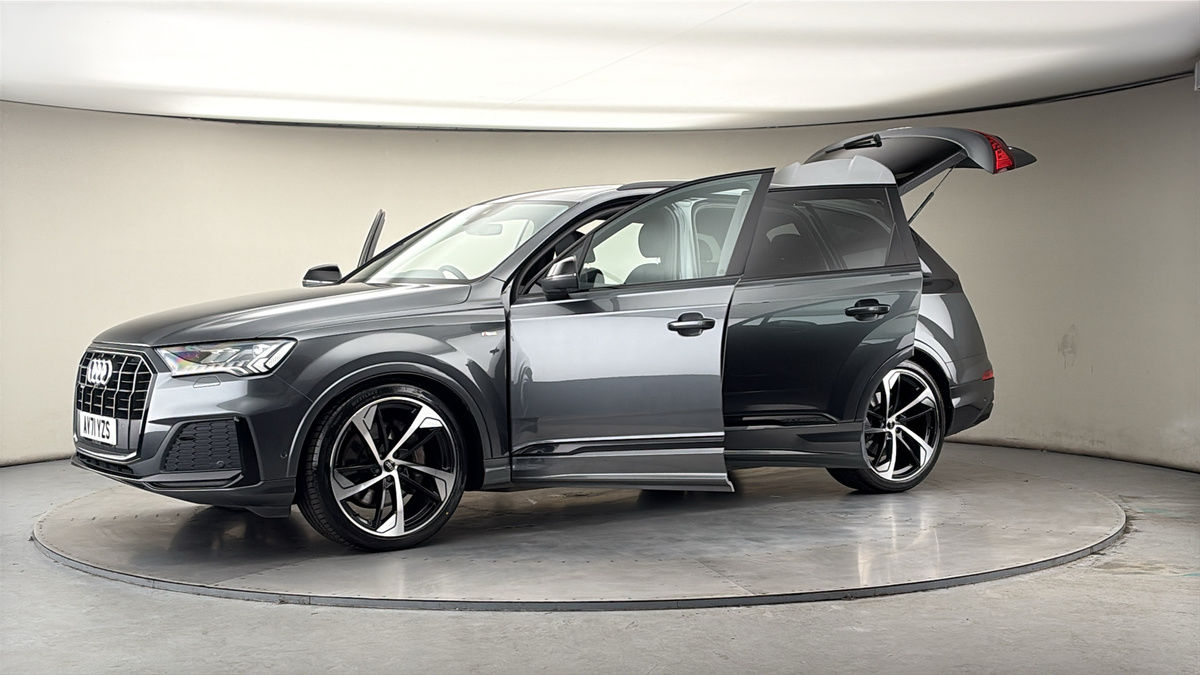 More views of Audi Q7